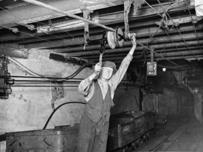 Ashington Coal Company: Boy Greasing Overhead Cable, 1900s