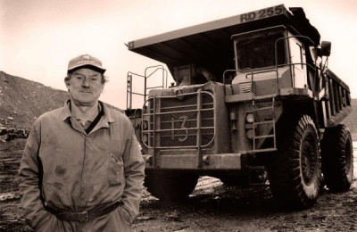Eastgate Cement Works, Lenny Willis Waiting to Load Up at the Cliff Face, 9th March 1991