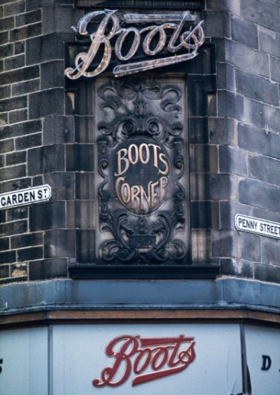 Shop Signs, Typography and Decoration 22