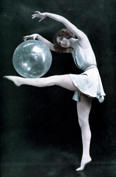 Les Folies Bergere I