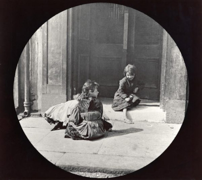 Lee Collection: Children on a Doorstep, Sandgate, Newcastle, c. 1890s