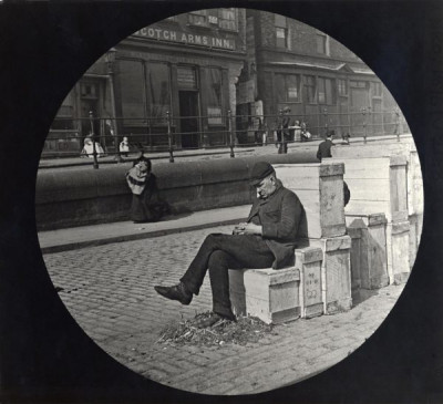 Lee Collection: A Quiet Nap, The Quayside, Newcastle, c. 1890s