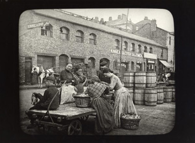 Lee Collection: Small Herring Buyers, North Shields Fish Quay, c. 1890s