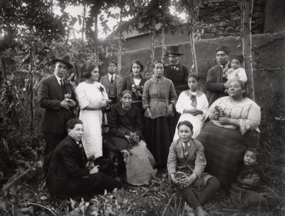Chambi Collection: Family group, Cuzco, c. 1931