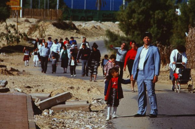 Gaza Strip: Israeli settlers promenade on the Sabbath, 1987/1988