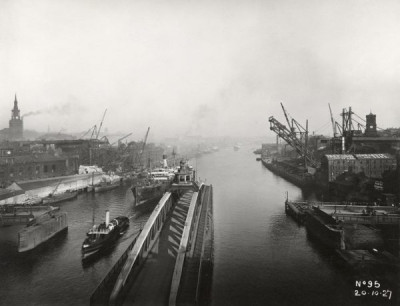 Building the Tyne Bridge: View of the Bridge From Up River, 20th October 1927