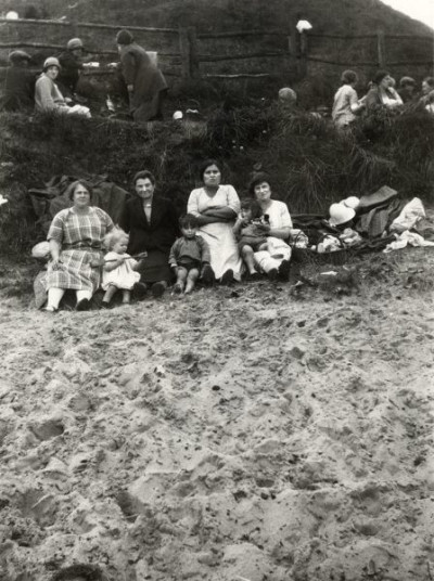 Wheatley Hill: Seaburn Beach, Sunday School outing, 1928